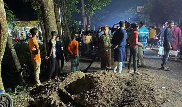 মাগুরায় মন্দির থেকে ফেরার পথে বাস চাপায় ৩ জন নিহত