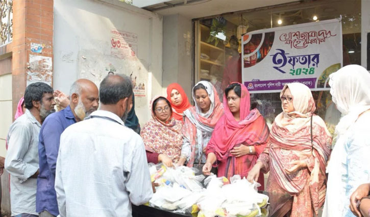 অসহায়দের মাঝে পুনাকের ইফতার বিতরণ কার্যক্রম শুরু