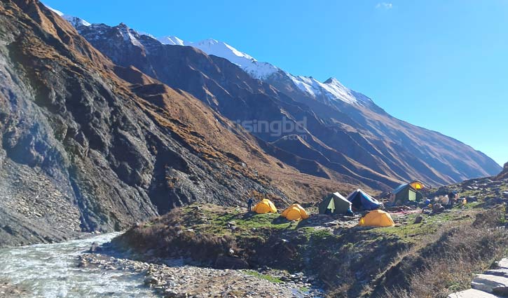 দোগারি পর্বতে বাংলাদেশের প্রথম অভিযান