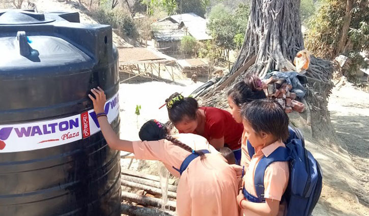 রেংমিটচ্য ভাষার স্কুলে পানির ট্যাংক ও শিক্ষা সামগ্রী দিলো ওয়ালটন প্লাজা