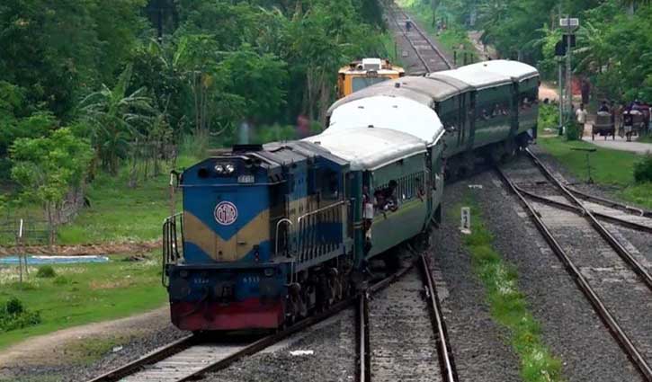 পাবনায় মালবাহী ট্রেনের বগি লাইনচ্যুত