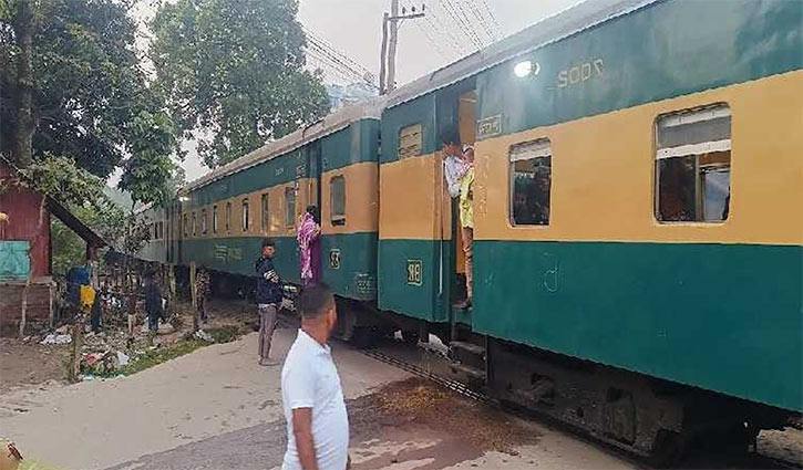 বিকল্প ইঞ্জিনে লাকসাম থেকে চট্টগ্রামে মেঘনা এক্সপ্রেস