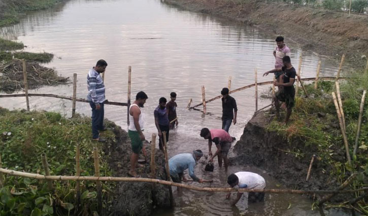 বাঁধ অপসারণ করে খাল দখল মুক্ত করল প্রশাসন