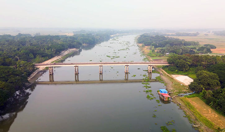 মধুমতির কচুরিপানা পরিষ্কার, সচল হয়েছে নৌ-চলাচল 