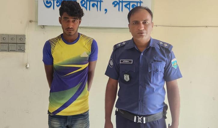 যৌতুকের টাকা না পেয়ে স্ত্রীর বিবস্ত্র ছবি ফেসবুকে