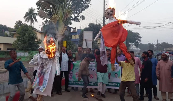 পঞ্চগড়ে বিজেপি নেতা শুভেন্দু ও চিন্ময়ের কুশপুত্তলিকা দাহ 