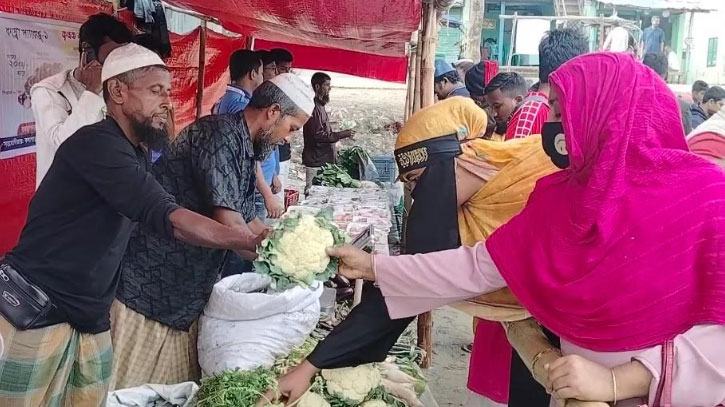 পটুয়াখালীর কৃষক বাজারে গরুর মাংসের কম্বো প্যাকেজ