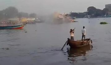 চাঁদপুরের ডাকাতিয়া নদীতে তেলবাহী জাহাজে আগুন, দগ্ধ ৬