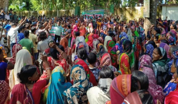 বকেয়া মজুরির দাবিতে দ্বিতীয় দিনের কর্মবিরতিতে চা শ্রমিকরা