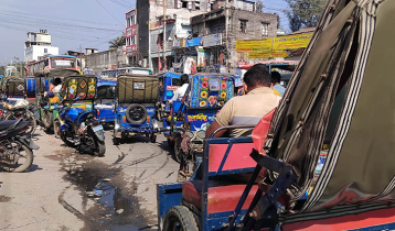 নোয়াখালীতে দাপিয়ে বেড়াচ্ছে ব্যাটারিচালিত অটোরিকশা