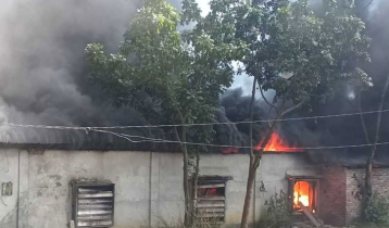 গাজীপুরে দুই কারখানার শ্রমিক ও এলাকাবাসীর সংঘর্ষ, অগ্নিসংযোগ