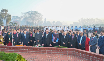 জাতীয় স্মৃতিসৌধে পররাষ্ট্র মন্ত্রণালয় ও কূটনৈতিকদের শ্রদ্ধা