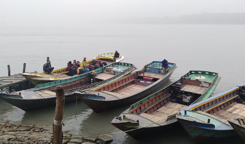 ঝালকাঠিতে জেঁকে বসেছে তীব্র শীত, বিপর্যস্ত জনজীবন