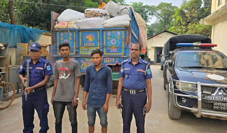 আশুলিয়ায় ২১ লাখ টাকার পলিথিনসহ ট্রাক জব্দ, আটক ২