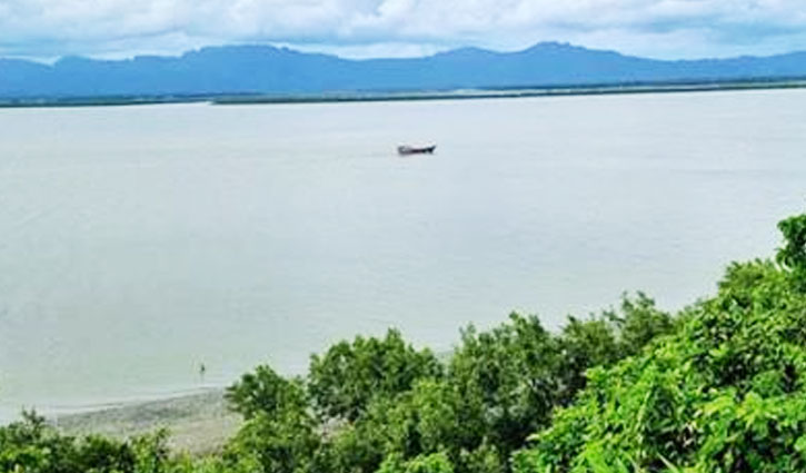 ১৫ নৌকাসহ ২০ জেলেকে ধরে নিয়ে গেছে আরাকান আর্মি