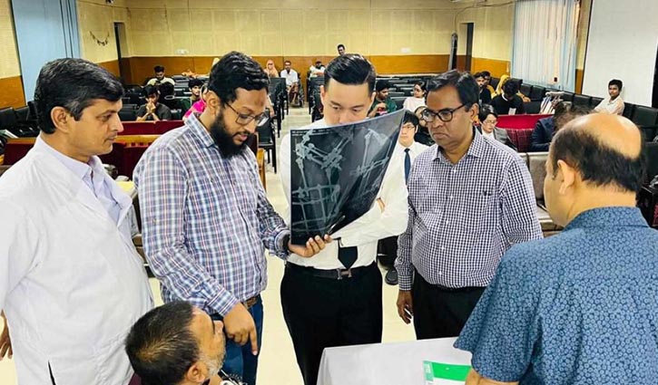 আন্দোলনে আহতদের চিকিৎসায় ঢাকায় থাইল্যান্ডের চিকিৎসক দল আন্দোলনে আহতদের চিকিৎসায় ঢাকায় থাইল্যান্ডের চিকিৎসক দল