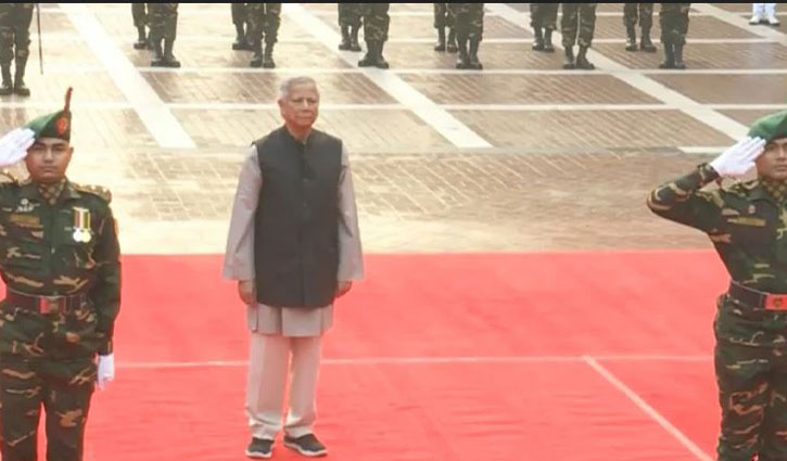 বুদ্ধিজীবী স্মৃতিসৌধে রাষ্ট্রপতি-প্রধান উপদেষ্টার শ্রদ্ধা