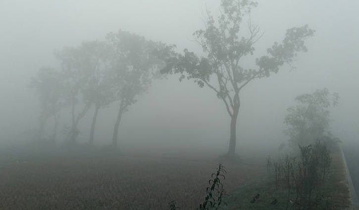 হিমশীতল বাতাসে কাবু দিনাজপুরের মানুষ