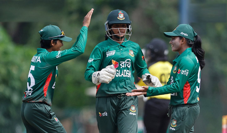 Bangladesh girls bundle Malaysia out for 29, step into semifinal