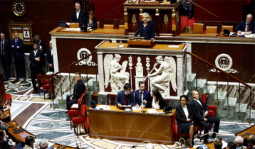 French government collapses in no-confidence vote