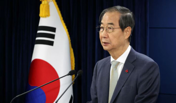 Han Duck-soo becomes South Korea`s acting president 