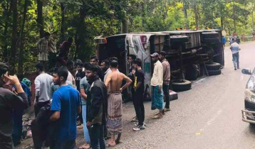 20 injured as bus turns turtle in Rangamati