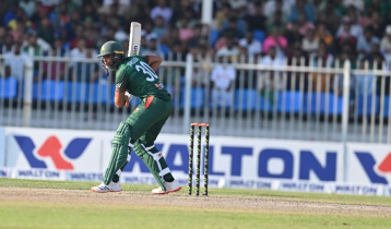 Bangladesh set 245-run target, Mahmudullah 98