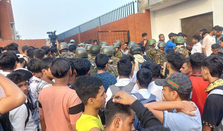 Army to rescue students stuck inside Mollah College