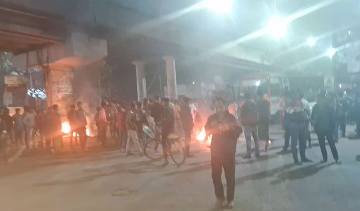 Workers block roads in Tejgaon at night, severe traffic jam 