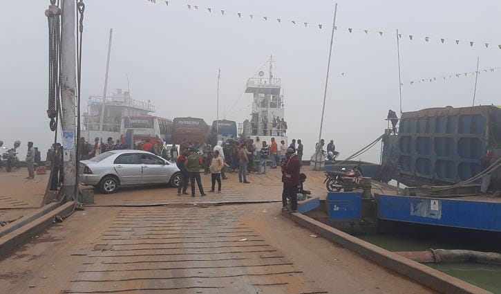 Daulatdia-Paturia ferry services halted due to fog
