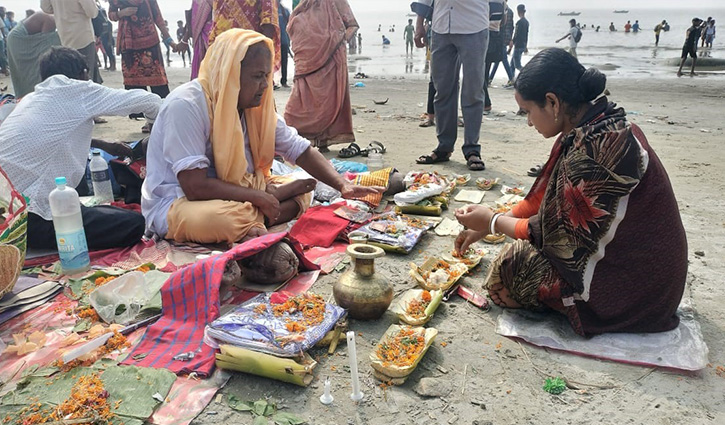 পুণ্যস্নানের মধ্য দিয়ে শেষ হলো রাস উৎসব