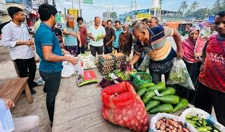 নাটোরে সিন্ডিকেট ভাঙতে শিক্ষার্থীদের ‘জনতার বাজার’