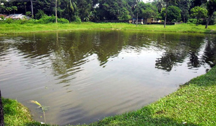 পুকুরে ভাসছিল পাহারাদারের লাশ, পুলিশ বলছে ‘খুন’