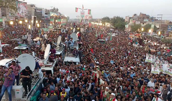 ইসলামাবাদ ঘিরে ফেলেছে ইমরান খানের সমর্থকরা