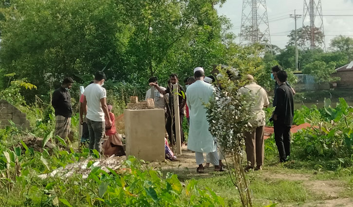 ফেনীতে ছাত্র-জনতার আন্দোলনে নিহত শ্রাবণ ও সাইদের মরদেহ উত্তোলন  