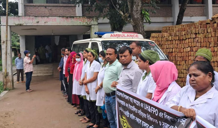 বাগেরহাটে হামলার প্রতিবাদে চিকিৎসকদের কর্মবিরতি, ভোগান্তিতে রোগীরা