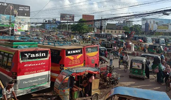 Bus movement stopped in Barisal to demand ban on three wheelers