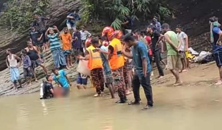 রূপসী ঝরনায় ২ পর্যটকের মৃত্যু