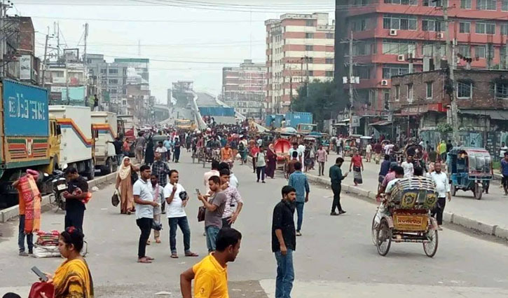 ১১ ঘণ্টা পর বেতন নিয়ে বাড়ি ফিরলেন শ্রমিকরা 