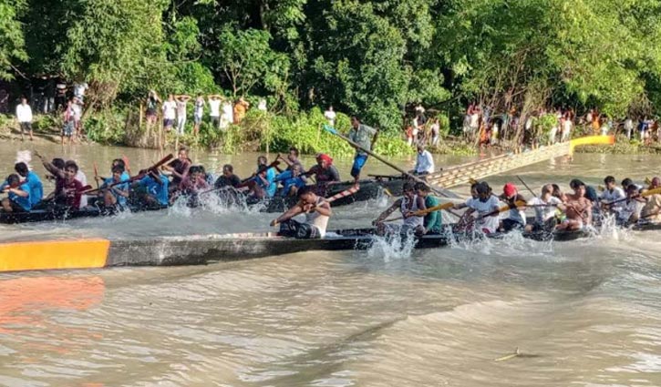 ঐতিহ্য ধরে রাখতে মাদারীপুরে নৌকা বাইচ অনুষ্ঠিত