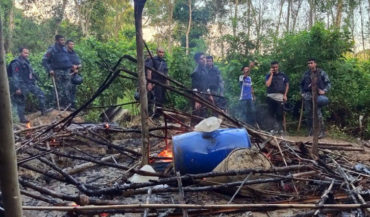 মহেশখালীতে দেশীয় মদের কারখানা ধ্বংস