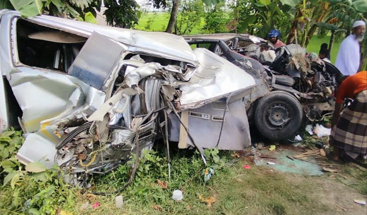 শেরপুরে দুই মাইক্রোবাসের মুখোমুখি সংঘর্ষ, আহত ১৭ 