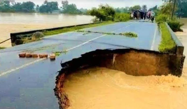 শেরপুর-নালিতাবাড়ী আঞ্চলিক সড়ক ভেঙে যান চলাচল বন্ধ 