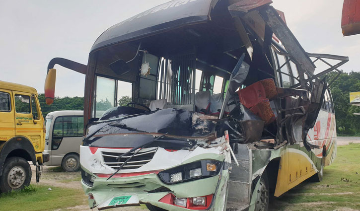 বঙ্গবন্ধু সেতুতে ট্রাকের পেছনে বাসের ধাক্কা, নিহত ৩