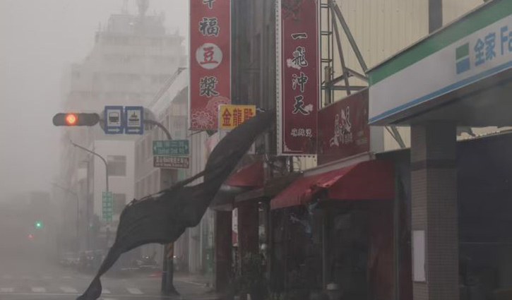 Typhoon Krathon hits Taiwan