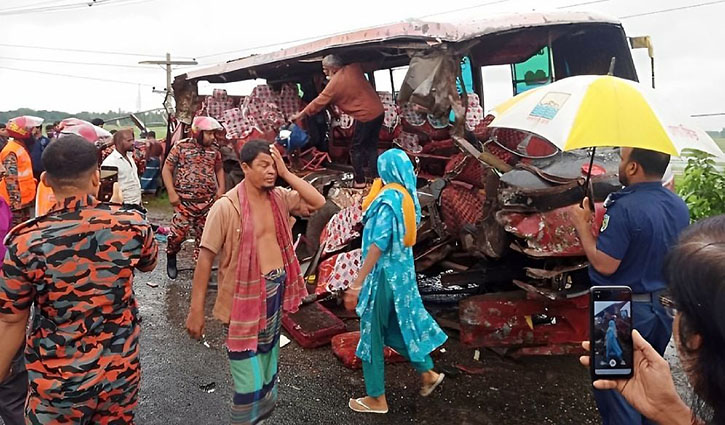 3 RMG workers killed in Manikganj road crash