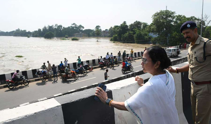 Mamata Banerjee blames Centre for Bengal’s flood situation