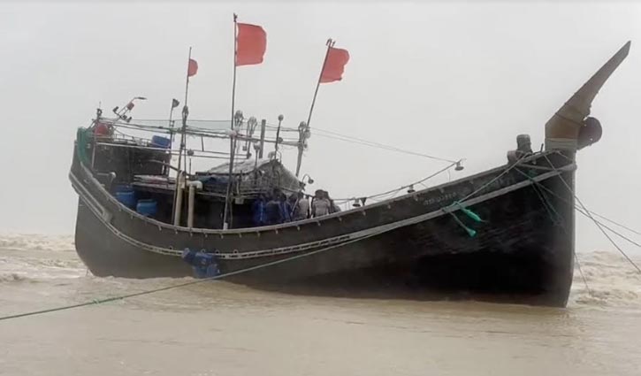 13 fishing trawlers missing in Bay