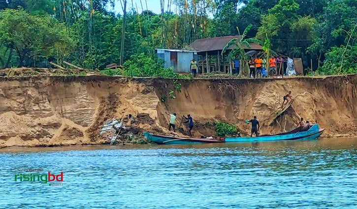 বালুখেকোদের অত্যাচারে রূপ হারাচ্ছে যাদুকাটা