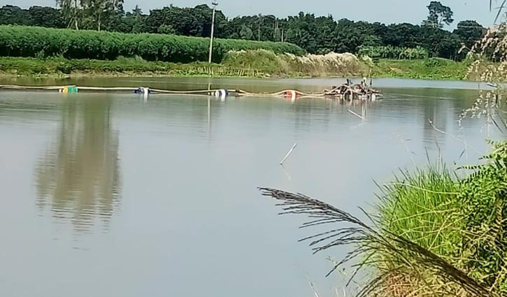 শ্রমিক লীগ নেতার ড্রেজার ব্যবসা, নদীপাড়ে ভাঙন আতঙ্ক